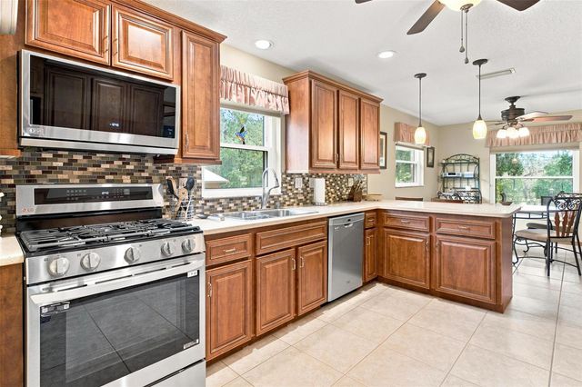 38700 LAKEVIEW DRIVE, Lady Lake, FL 32159