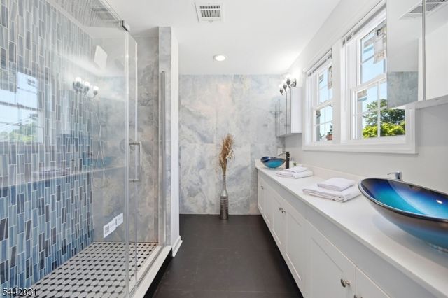 77 Chestnut St B, Lodi Boro, NJ 07644