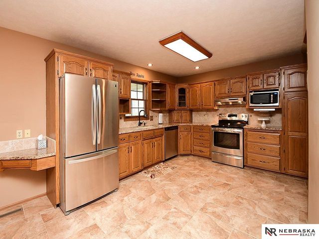 1500 Walnut Drive, Arlington, NE 68002