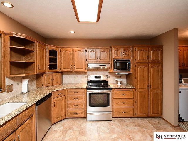 1500 Walnut Drive, Arlington, NE 68002