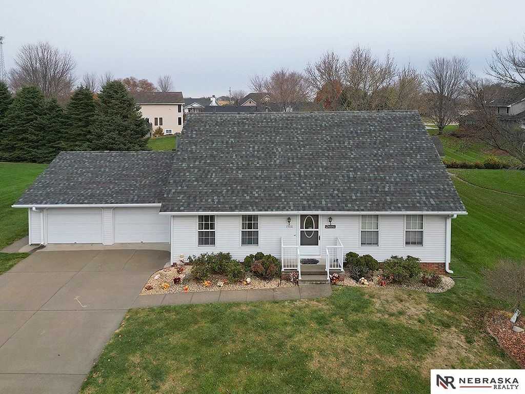 1500 Walnut Drive, Arlington, NE 68002