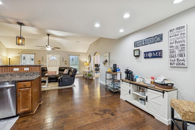 3941 Kelley Farris Rd, Columbia, TN 38401