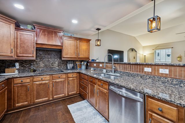 3941 Kelley Farris Rd, Columbia, TN 38401