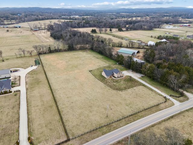 3941 Kelley Farris Rd, Columbia, TN 38401