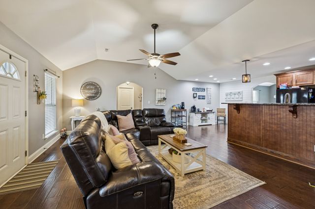 3941 Kelley Farris Rd, Columbia, TN 38401