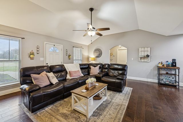 3941 Kelley Farris Rd, Columbia, TN 38401