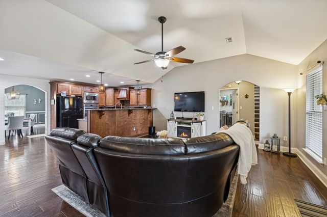 3941 Kelley Farris Rd, Columbia, TN 38401