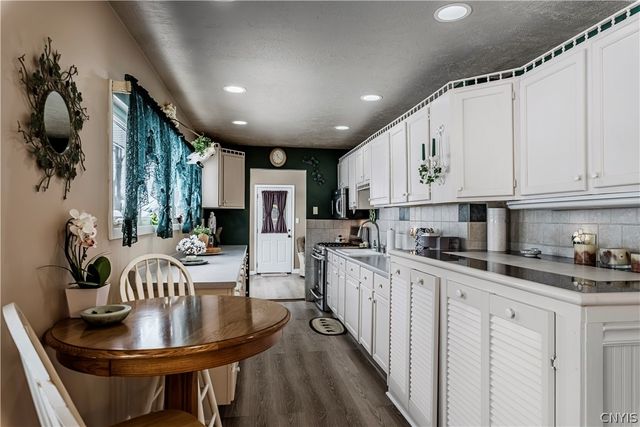 411 Van Roen Road, Utica, NY 13502