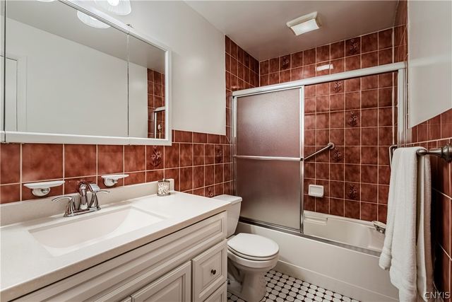 411 Van Roen Road, Utica, NY 13502