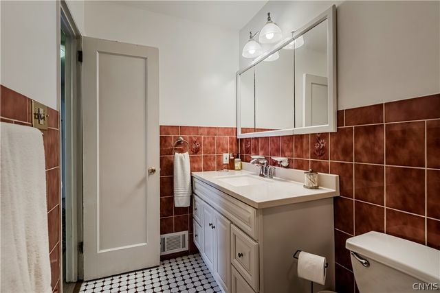 411 Van Roen Road, Utica, NY 13502