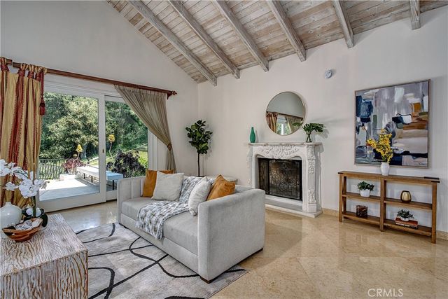 4414 Park Mallorca, Calabasas, CA 91302