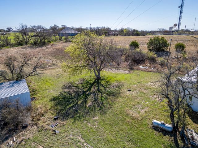 320 Windy Hill Lane, Springtown, TX 76082