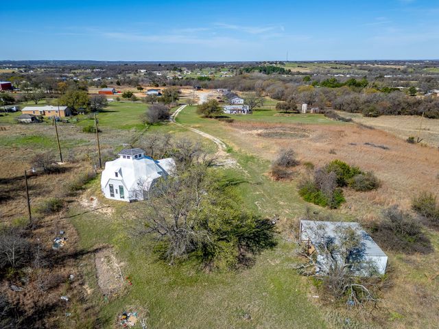 320 Windy Hill Lane, Springtown, TX 76082
