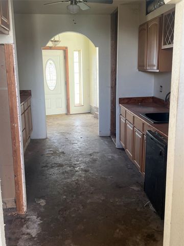 320 Windy Hill Lane, Springtown, TX 76082