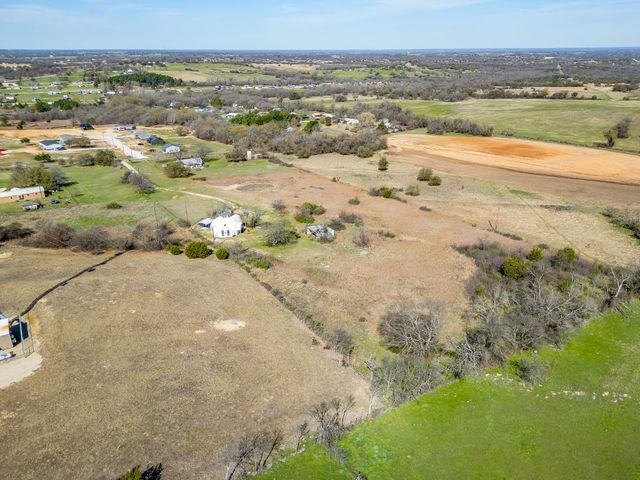 320 Windy Hill Lane, Springtown, TX 76082