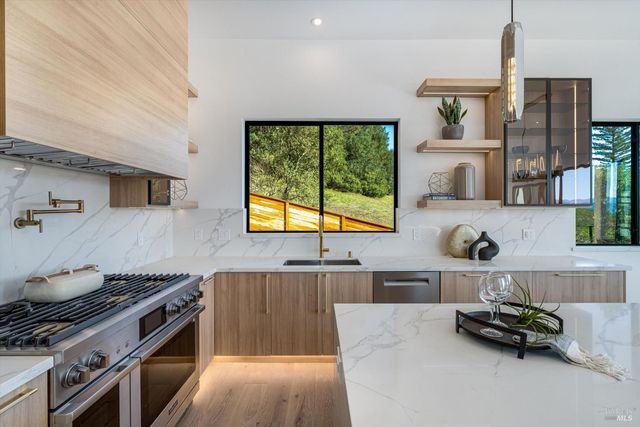 1580 Clear Ridge Dr, Healdsburg, CA 95448