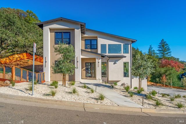 1580 Clear Ridge Dr, Healdsburg, CA 95448