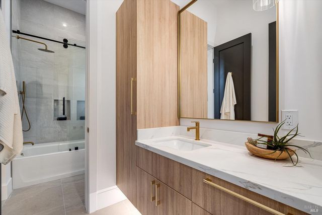 1580 Clear Ridge Dr, Healdsburg, CA 95448