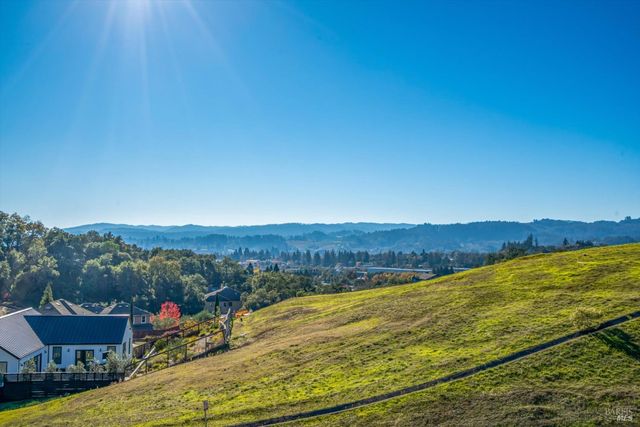 1580 Clear Ridge Dr, Healdsburg, CA 95448