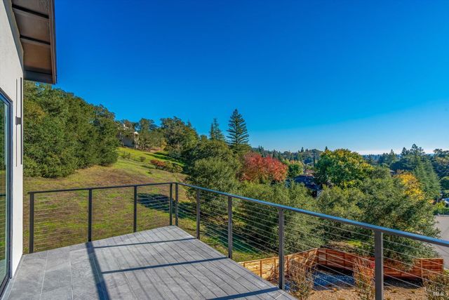 1580 Clear Ridge Dr, Healdsburg, CA 95448