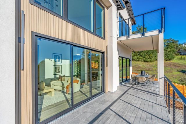 1580 Clear Ridge Dr, Healdsburg, CA 95448