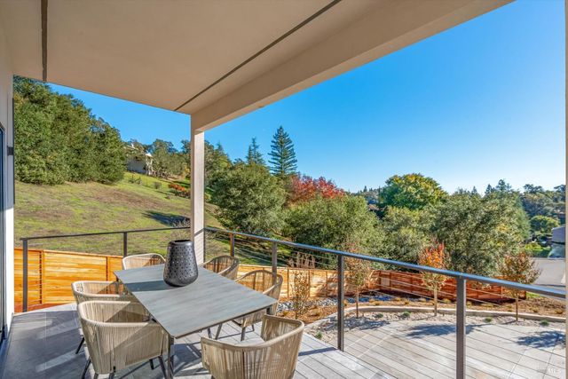 1580 Clear Ridge Dr, Healdsburg, CA 95448