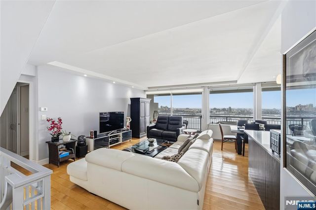 2 Horizon Road 1205, Fort Lee, NJ 07024