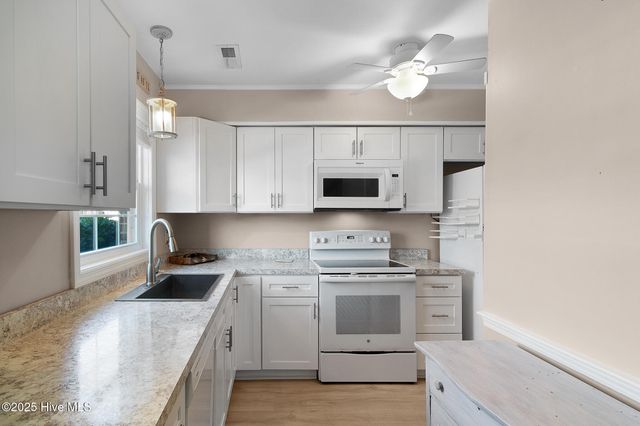 273 Salter Path Road 8 Pine Knoll Townes, Pine Knoll Shores, NC 28512