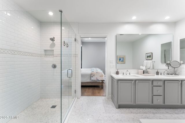 208 W PORTLAND Street 662, Phoenix, AZ 85003