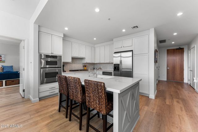 208 W PORTLAND Street 662, Phoenix, AZ 85003