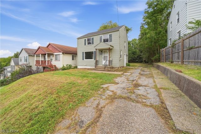 1137 Smithfarm Avenue, Akron, OH 44305