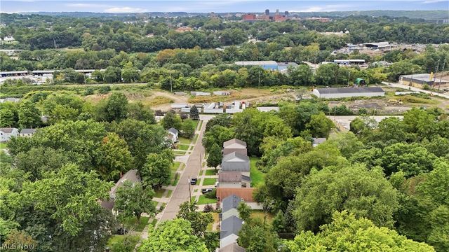 1137 Smithfarm Avenue, Akron, OH 44305