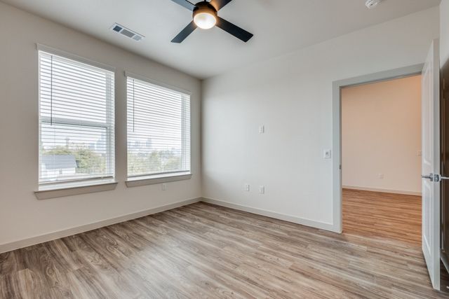 624 N Lancaster Avenue E1, Dallas, TX 75203