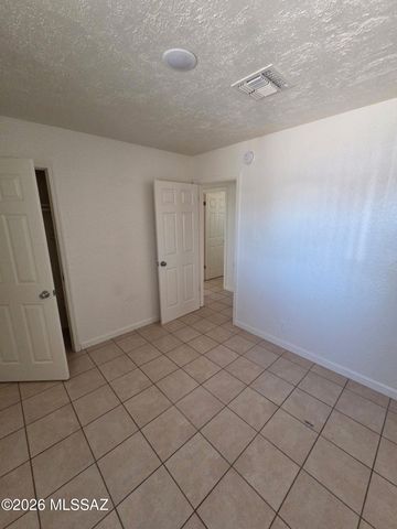 2433 E Cameron Vista, Tucson, AZ 85713