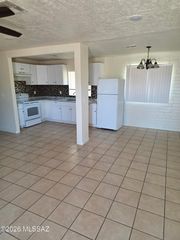 2433 E Cameron Vista, Tucson, AZ 85713