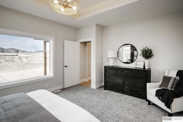 5601 N 213th Avenue, Elkhorn, NE 68022