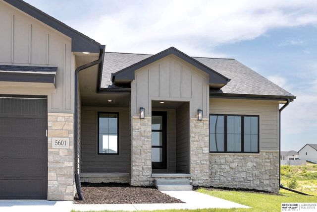 5601 N 213th Avenue, Elkhorn, NE 68022