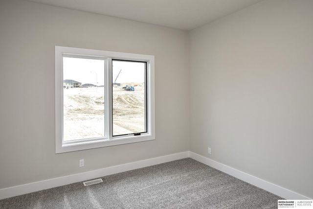 5601 N 213th Avenue, Elkhorn, NE 68022
