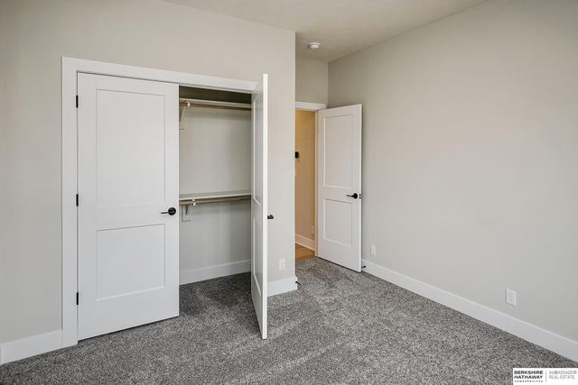 5601 N 213th Avenue, Elkhorn, NE 68022