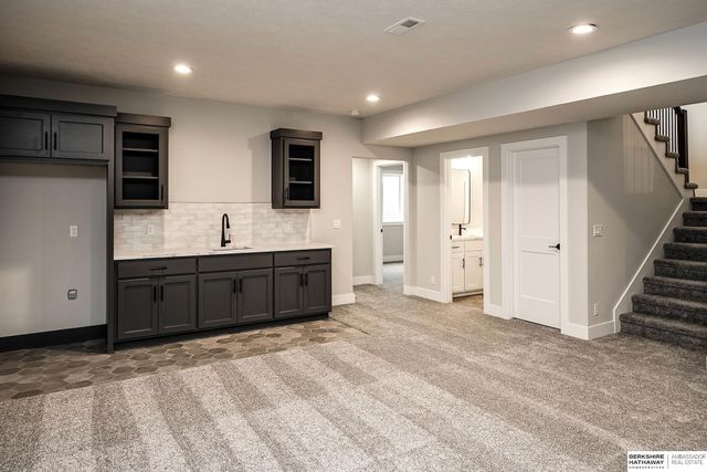 5601 N 213th Avenue, Elkhorn, NE 68022