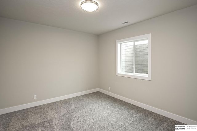 5601 N 213th Avenue, Elkhorn, NE 68022