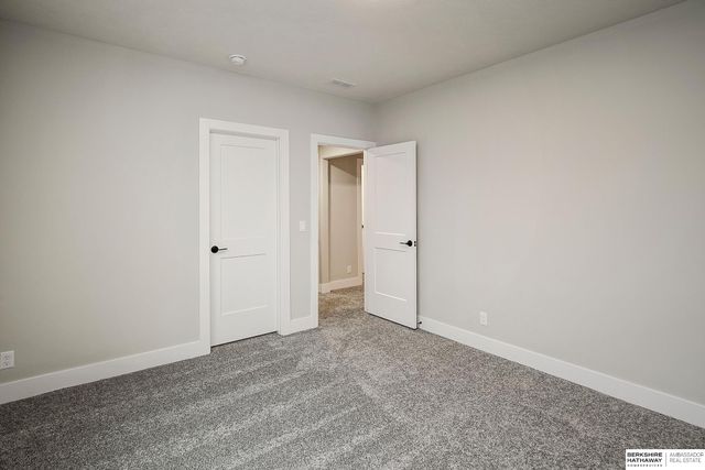 5601 N 213th Avenue, Elkhorn, NE 68022