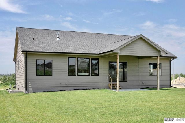 5601 N 213th Avenue, Elkhorn, NE 68022
