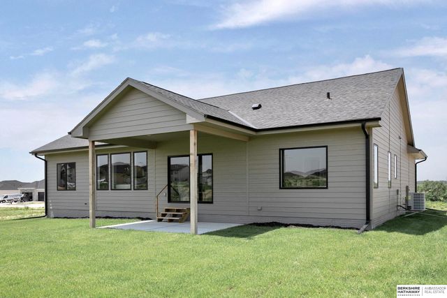 5601 N 213th Avenue, Elkhorn, NE 68022
