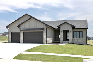 5601 N 213th Avenue, Elkhorn, NE 68022