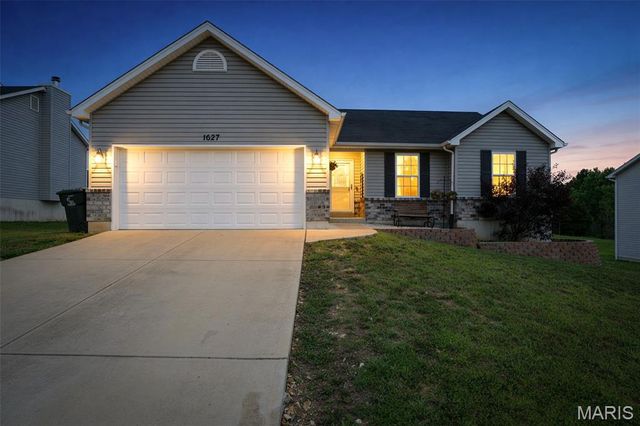 1627 Saint Charles Drive, Hillsboro, MO 63050