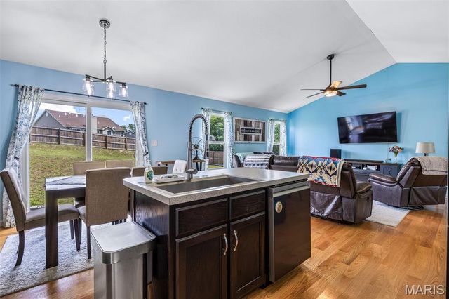 1627 Saint Charles Drive, Hillsboro, MO 63050