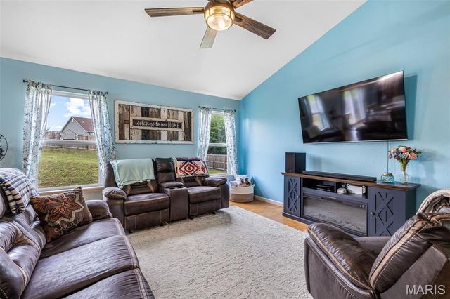 1627 Saint Charles Drive, Hillsboro, MO 63050