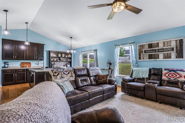 1627 Saint Charles Drive, Hillsboro, MO 63050