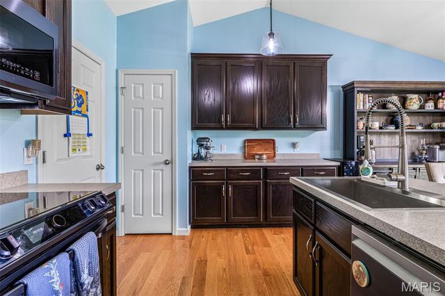 1627 Saint Charles Drive, Hillsboro, MO 63050